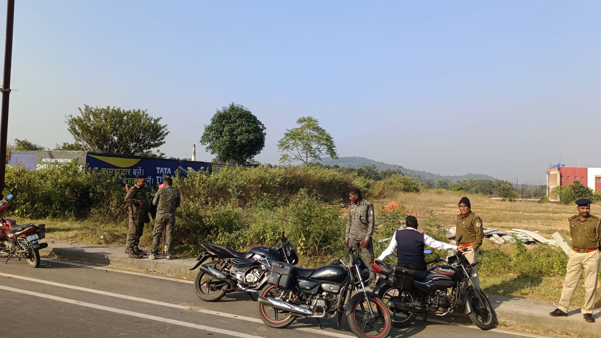 आठ लाइन मार्ग मे नगरीकला स्थित सरकारी भूमि पर कब्जा करने की विवाद हटाने की प्रक्रीया सुरू हो ग‌ई है।