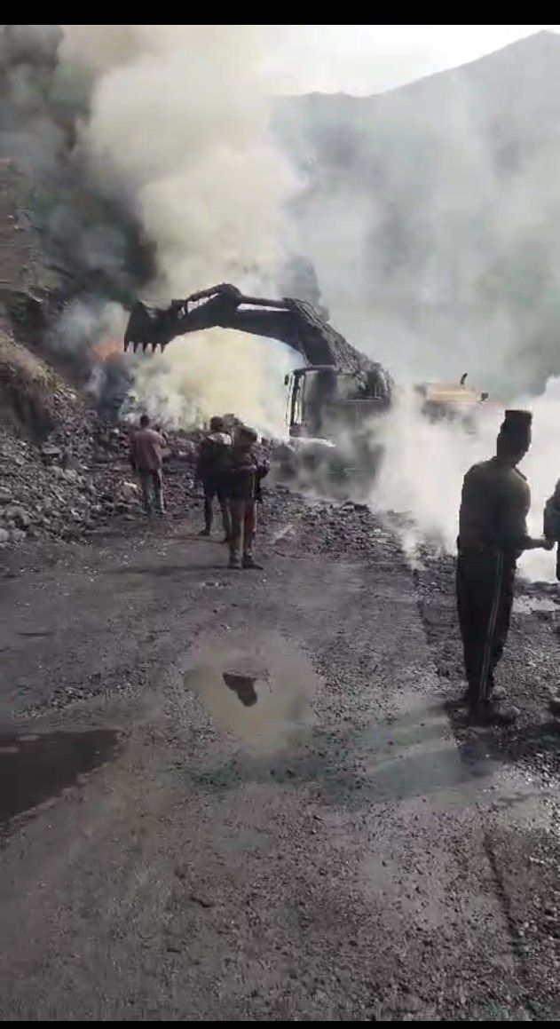 हिलटॉप राइज आउटसोर्सिंग में आग से झुलसे कर्मी की मौत पर बिहार जनता खान मजदूर संघ के केंद्रीय संगठन सचिव ने खड़े किये सवाल,आउटसोर्सिंग मालिक और जीएम पर मनमानी के कारण मौत होने की कही बात,डीसी और डीजीएमएस से कार्रवाई का किया मांग