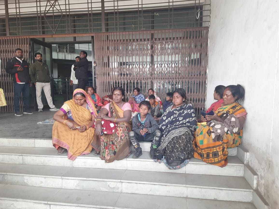 मृत बीसीसीएल कर्मी देवशंकर भुइंया के परिजन को नियोजन देने को लेकर सिजुआ क्षेत्रीय कार्यालय मे हुई वार्ता