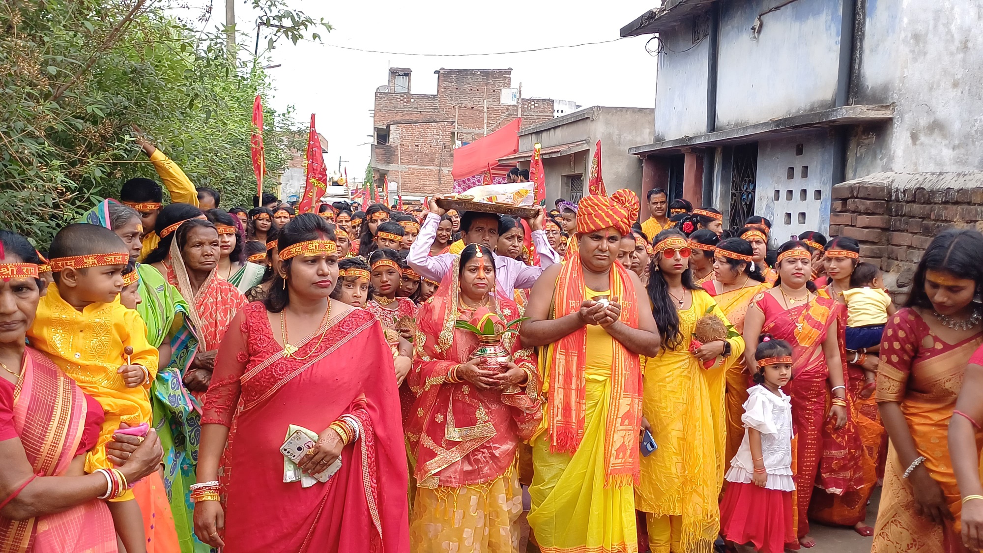 आकर्षक झांकियां के साथ निकली शोभायात्रा
